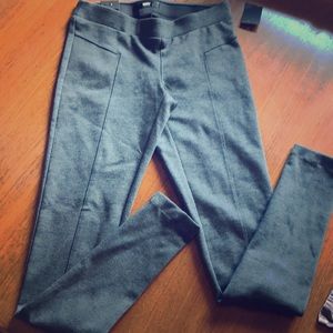 ❤️*NWT* Grey Leggings